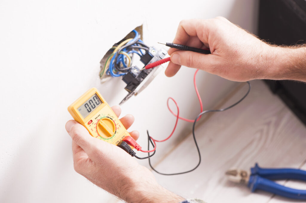 What are the tips for choosing an electrician?